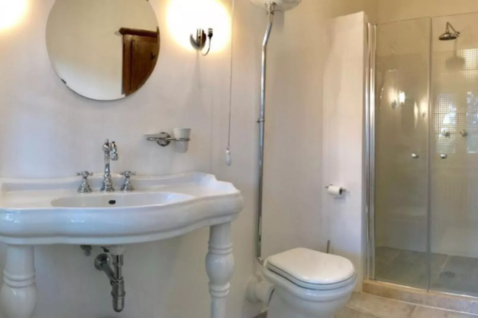 Luna-Bathroom