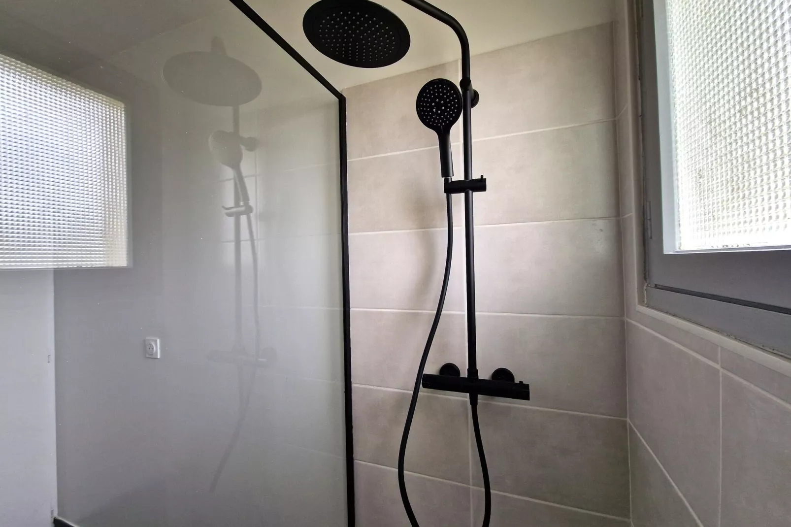 Maison 800 m de la mer-Bathroom