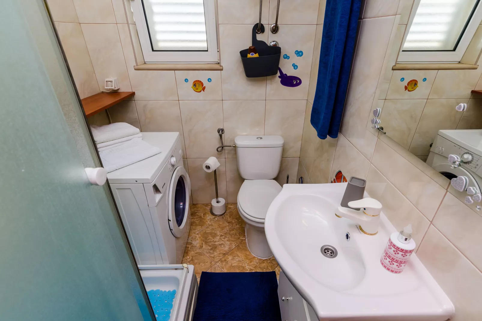 Apartment Alpha-Bathroom