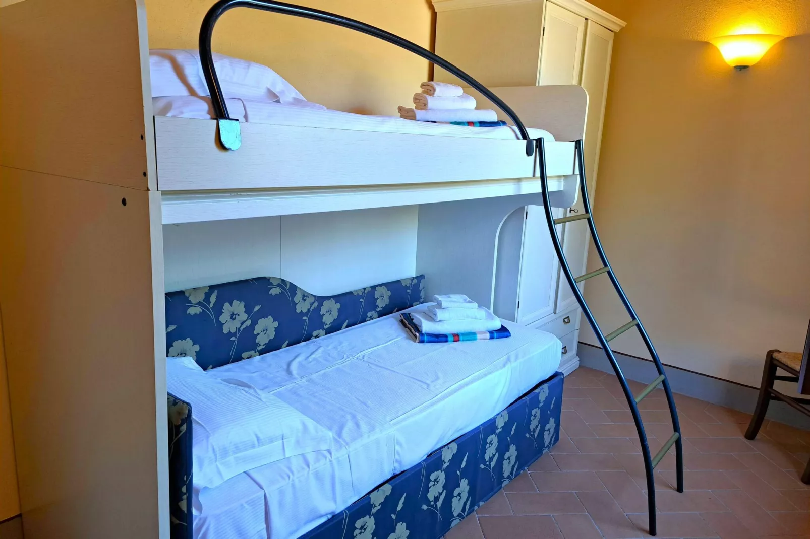 Trilo-Bedroom