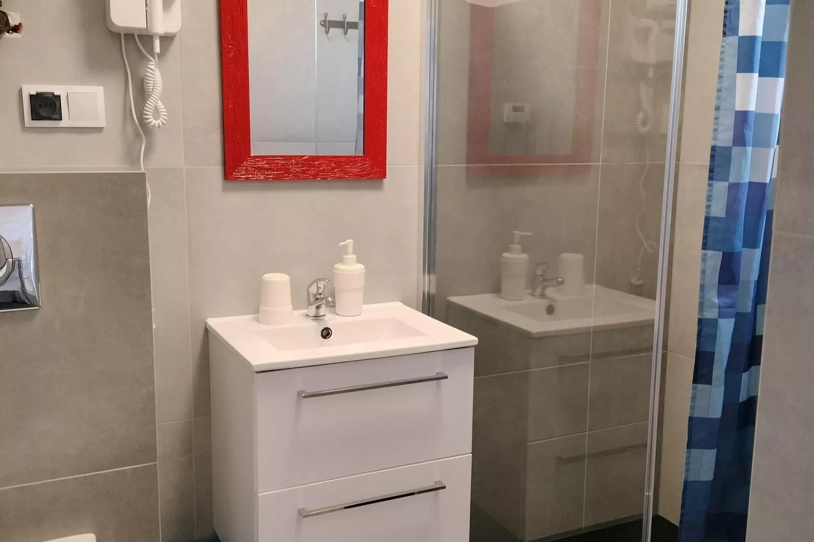 Domki Trebor dla 6 osób-Bathroom