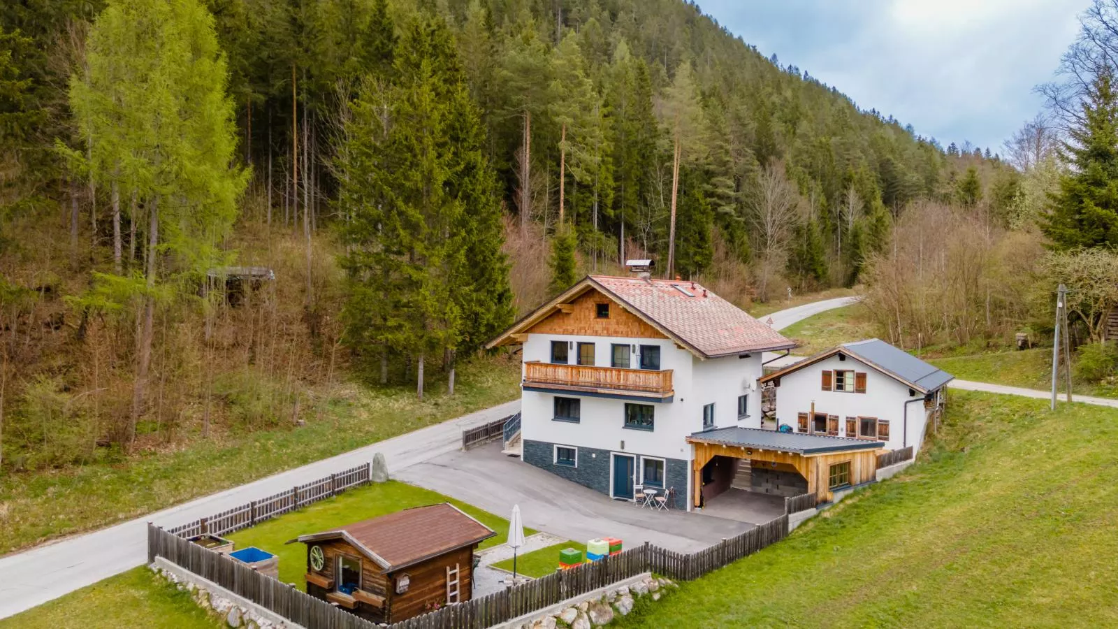 Bienenheim-Exterior summer