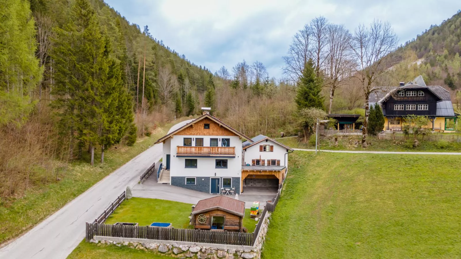 Bienenheim-Exterior summer