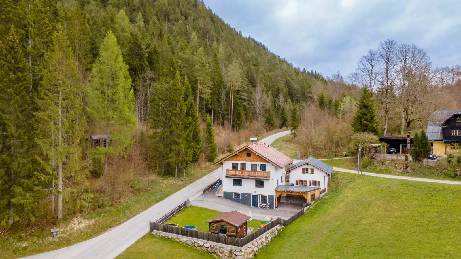 Bienenheim-Exterior summer