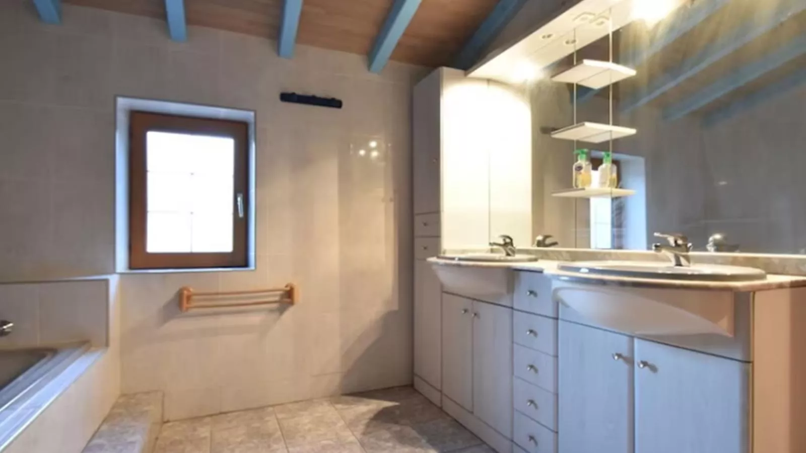 Beauchamps-Bathroom