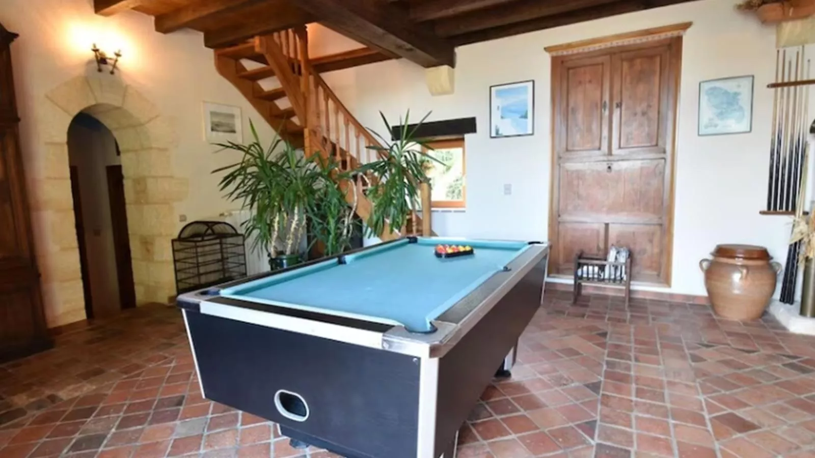 Beauchamps-Recreation room