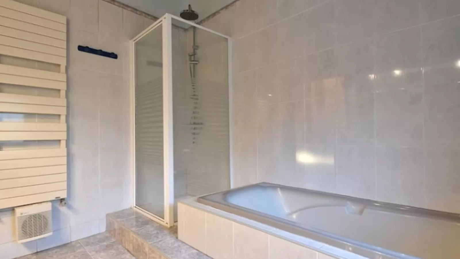Beauchamps-Bathroom
