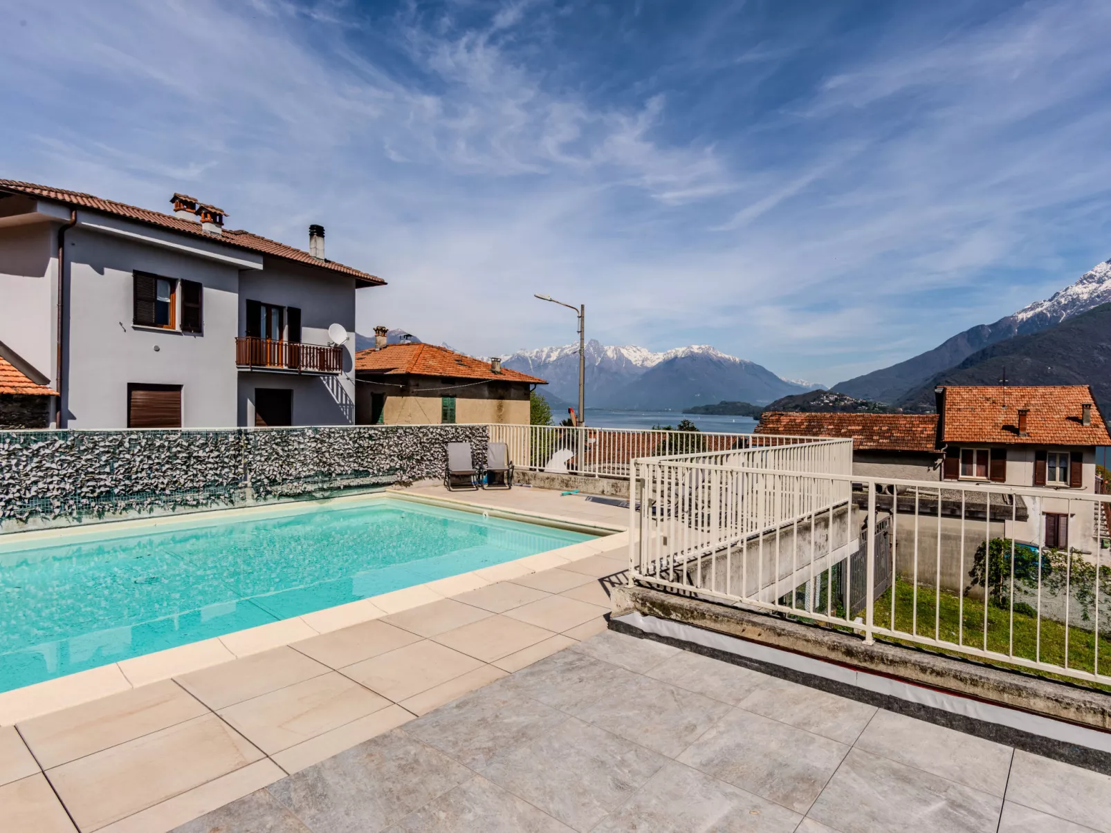 Vista Lago-Outside