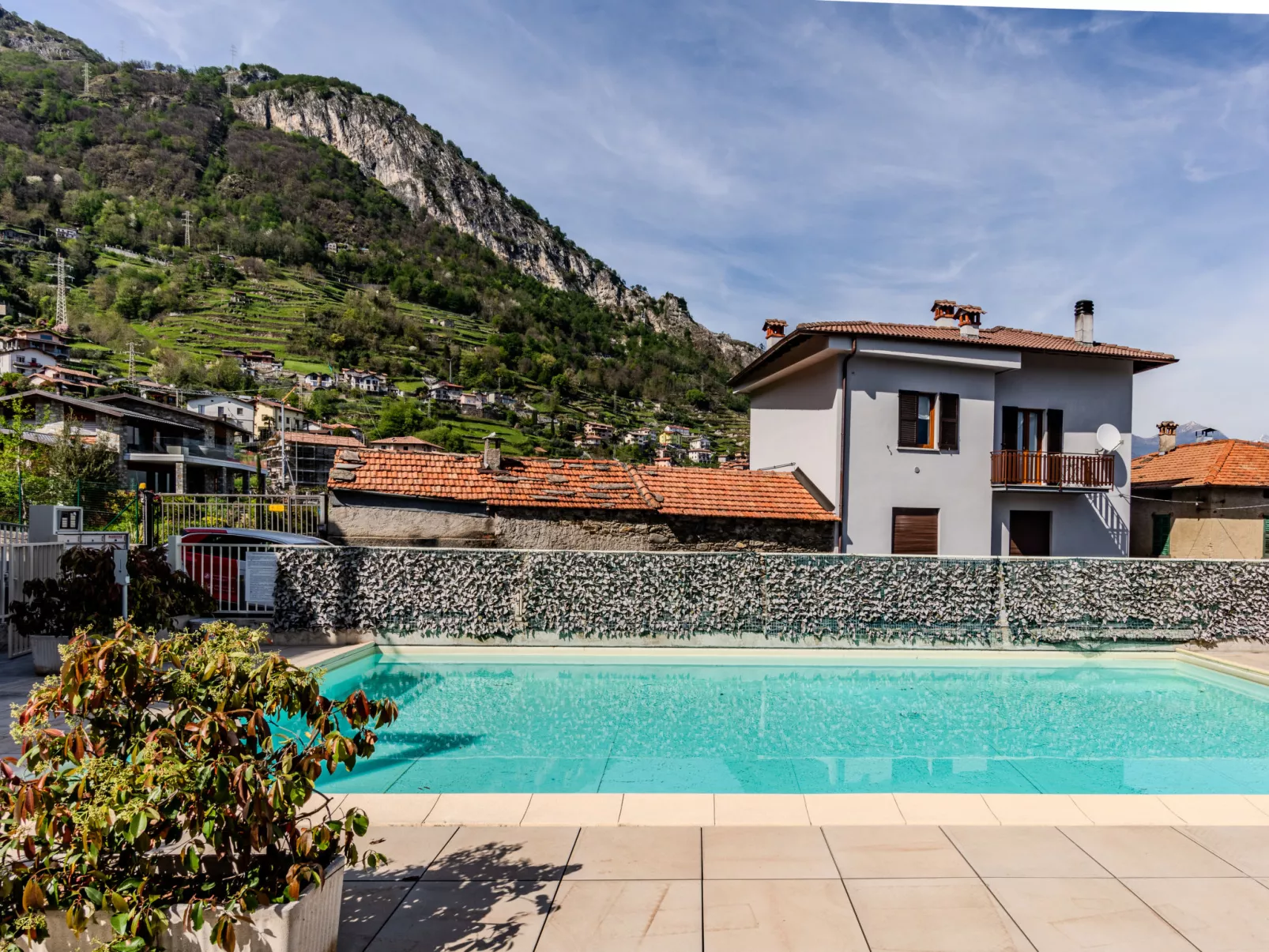 Vista Lago-Outside
