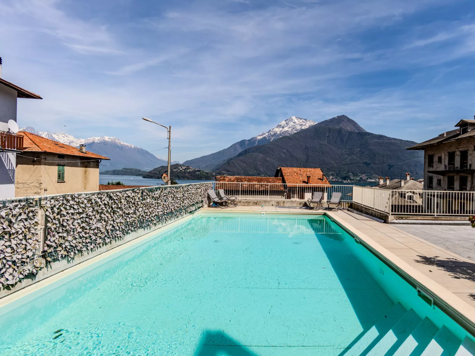 Vista Lago-Outside