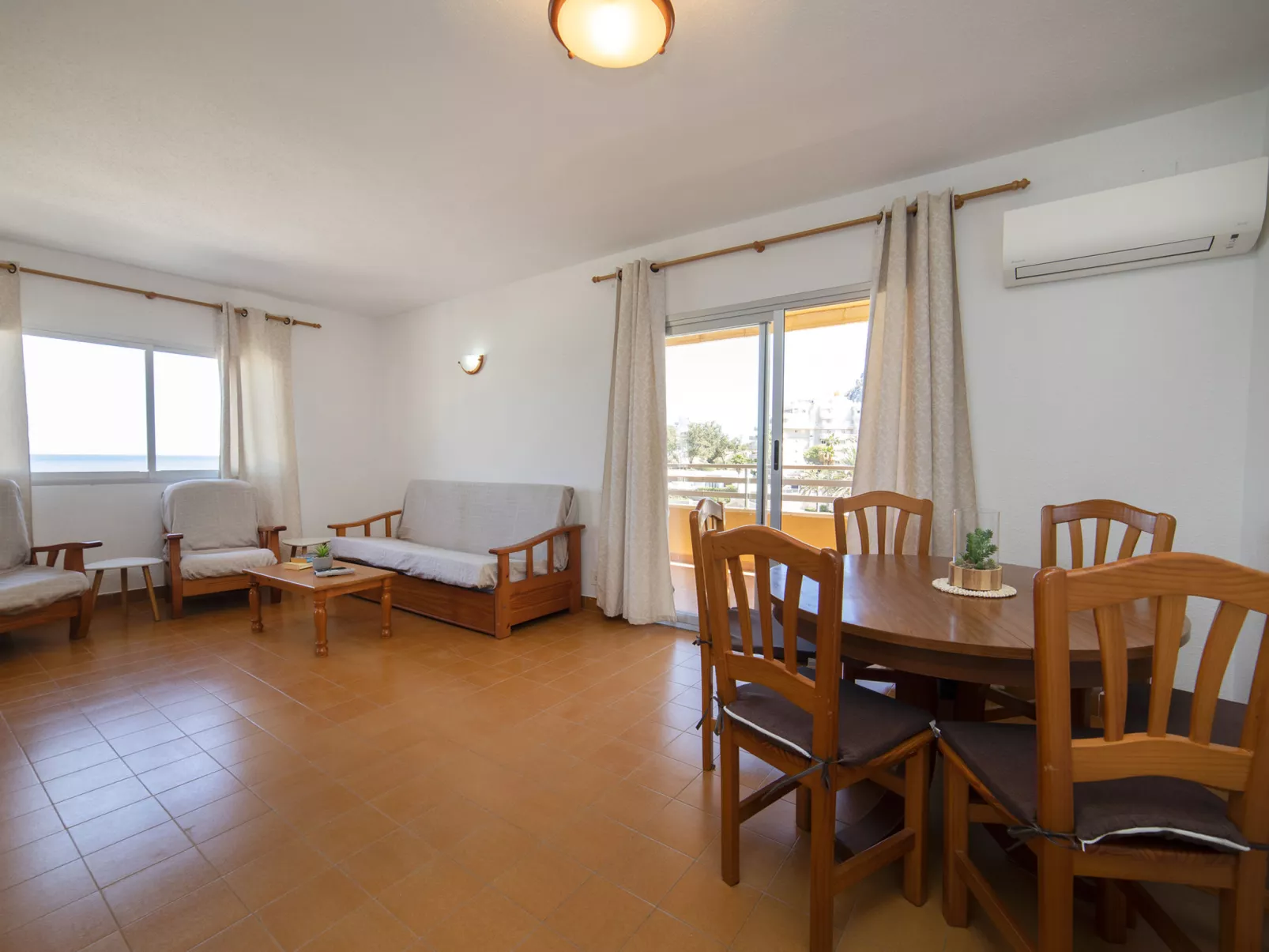 Voramar-Inside