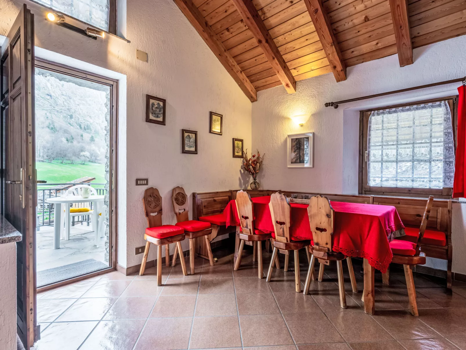 Maison Le Clapey-Inside