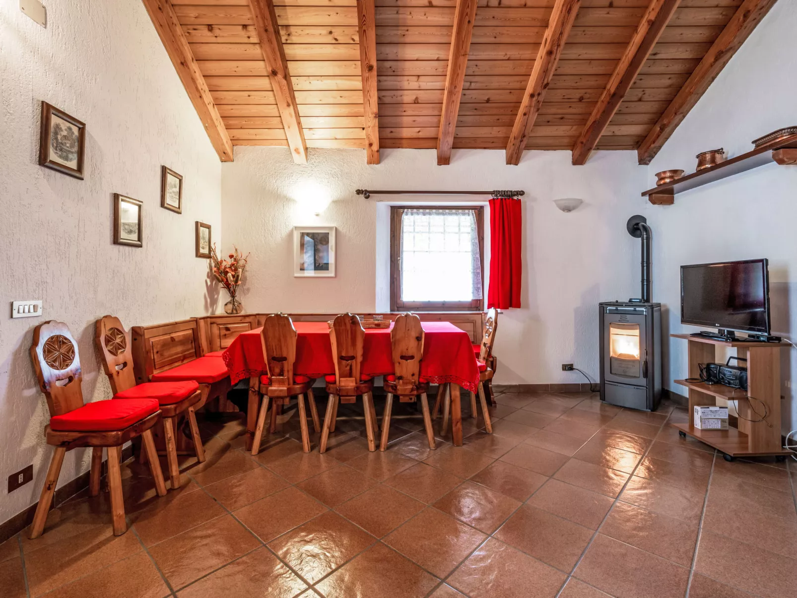Maison Le Clapey-Inside