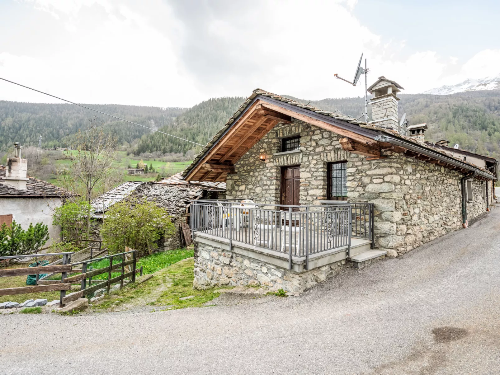 Maison Le Clapey-Outside