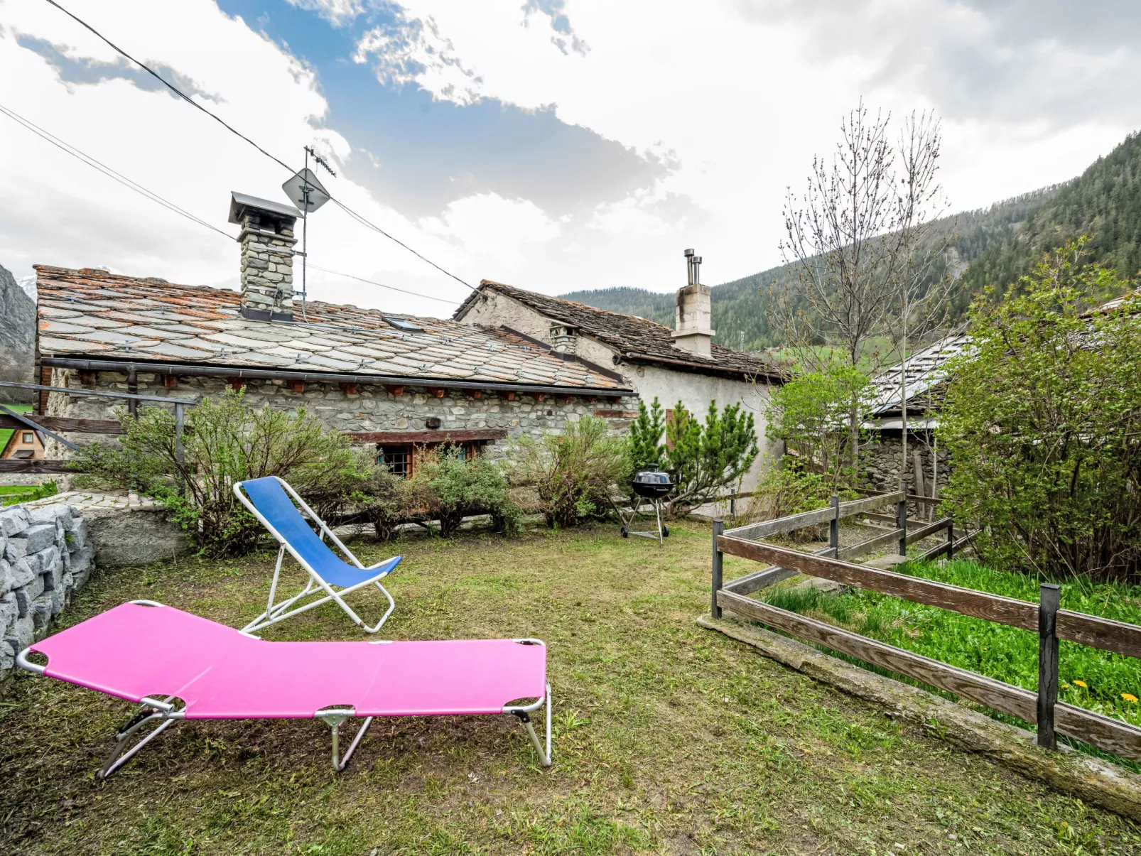 Maison Le Clapey-Outside