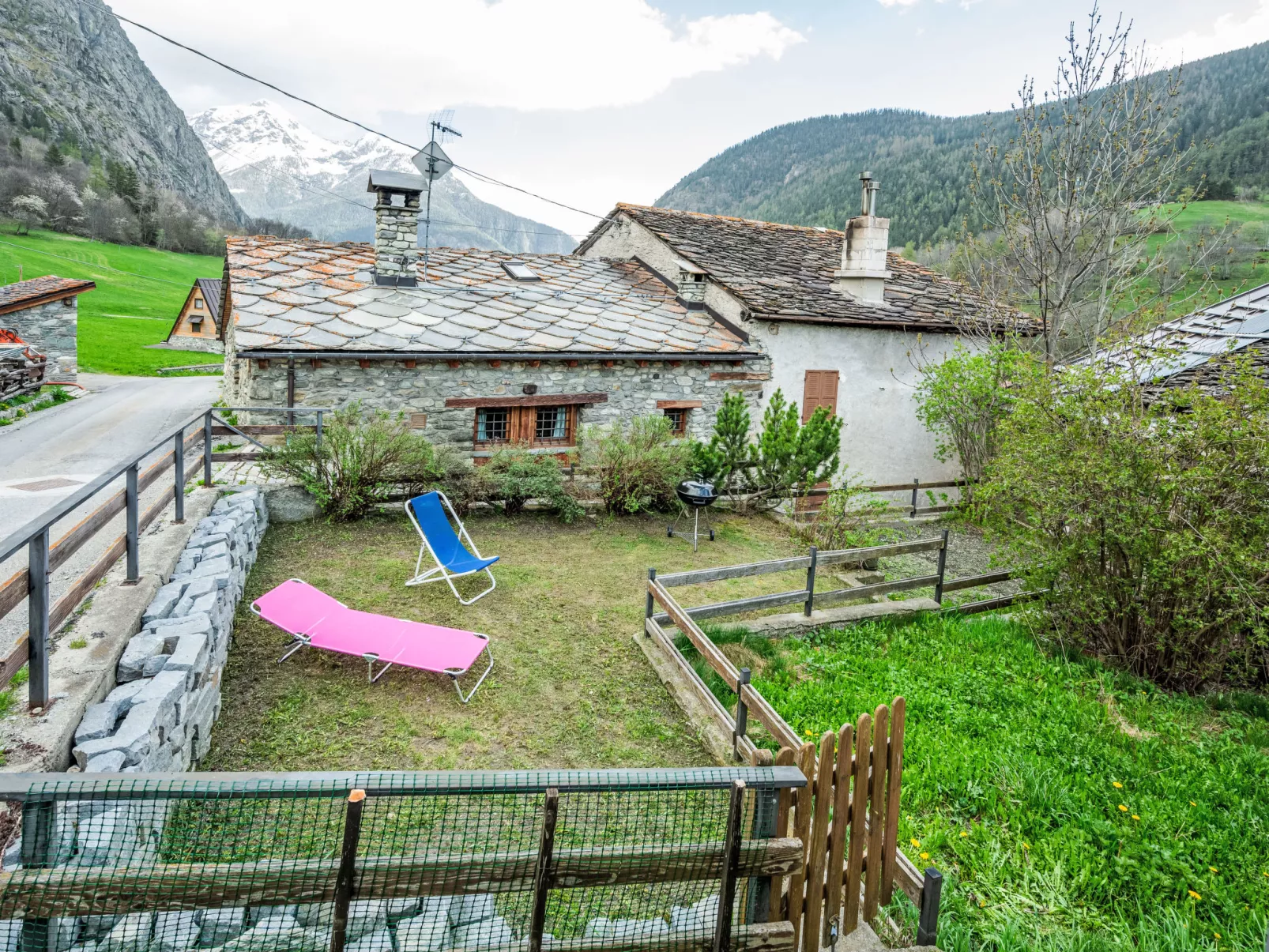 Maison Le Clapey-Outside