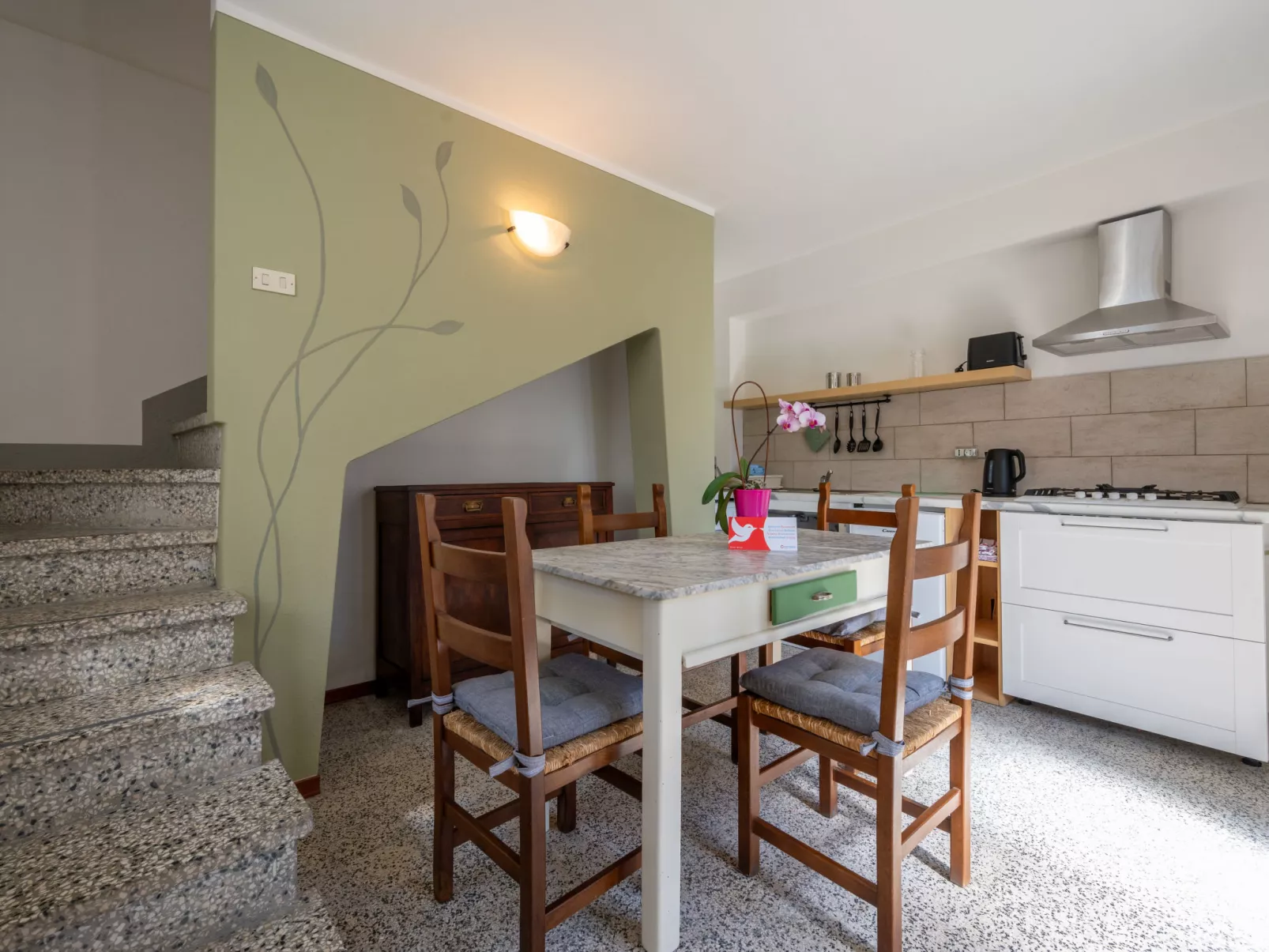 Trekking House-Inside