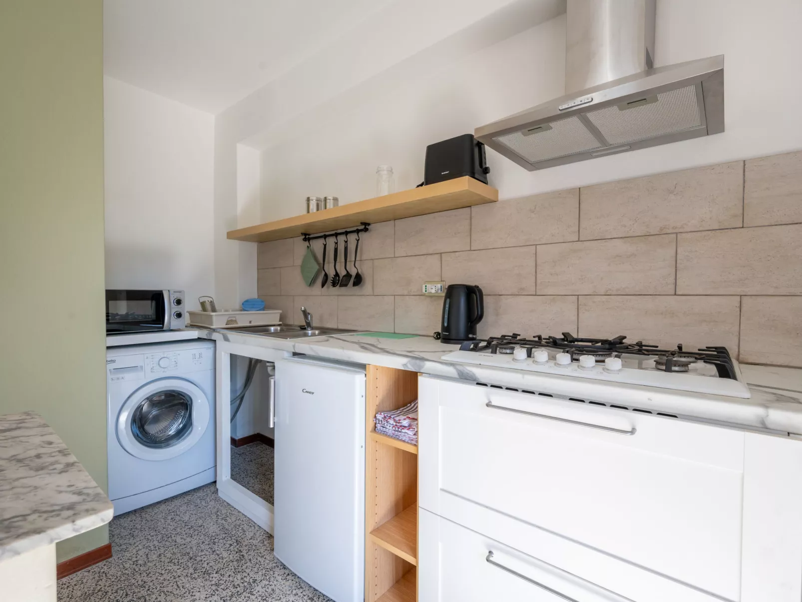 Trekking House-Inside