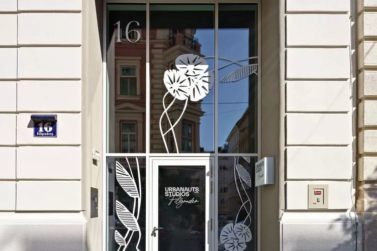 URBANAUTS Studios Fillgrader - 1Person-Exterior summer