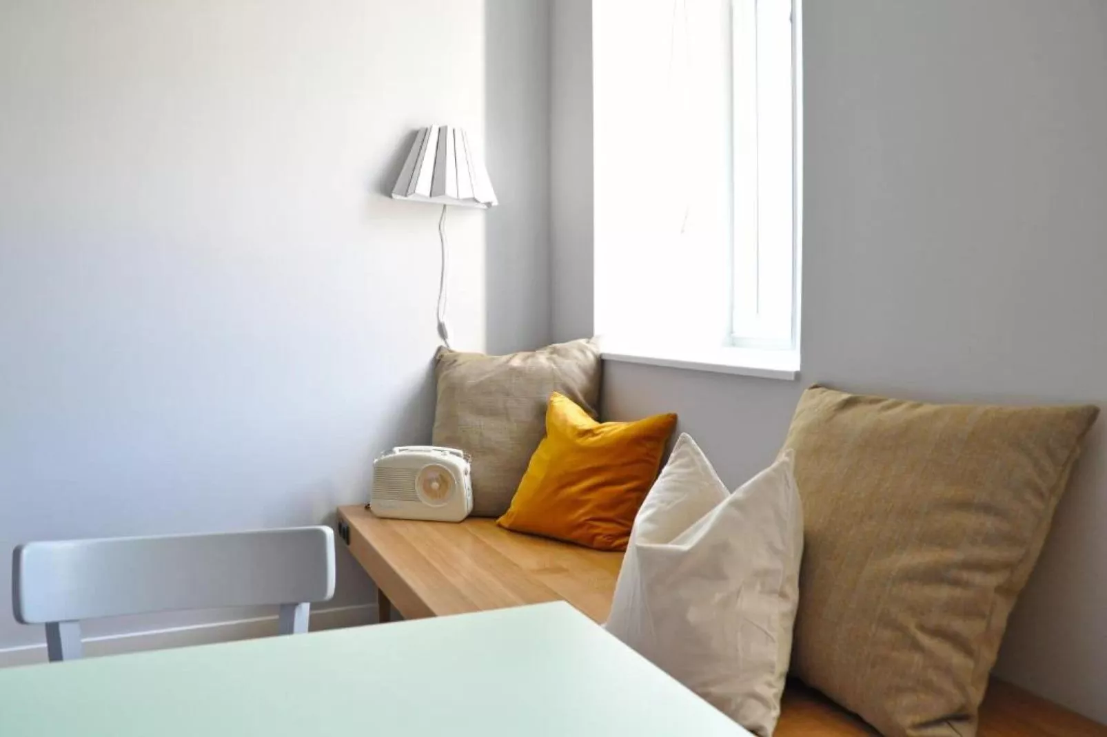 URBANAUTS Studios Fillgrader - 1Person-Living room