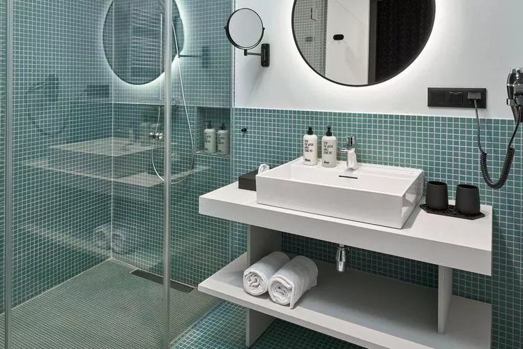 URBANAUTS Studios Fillgrader - 1Person-Bathroom