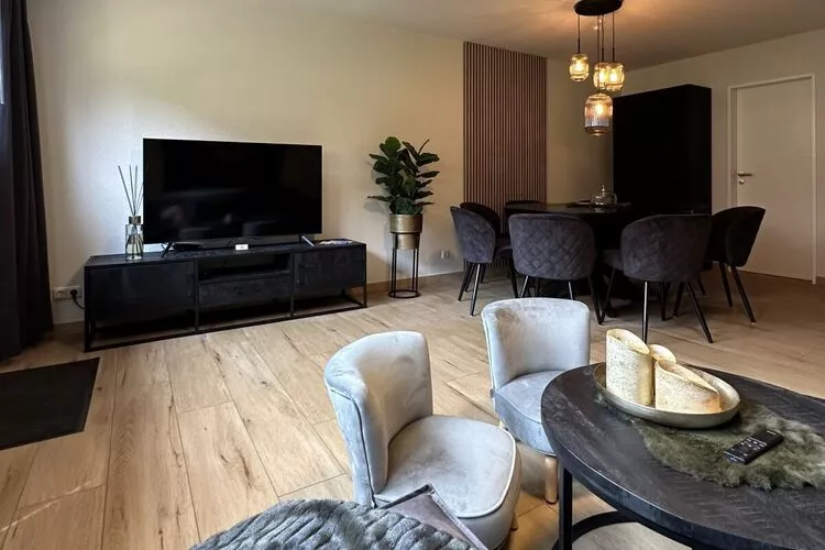 453084-Dining room
