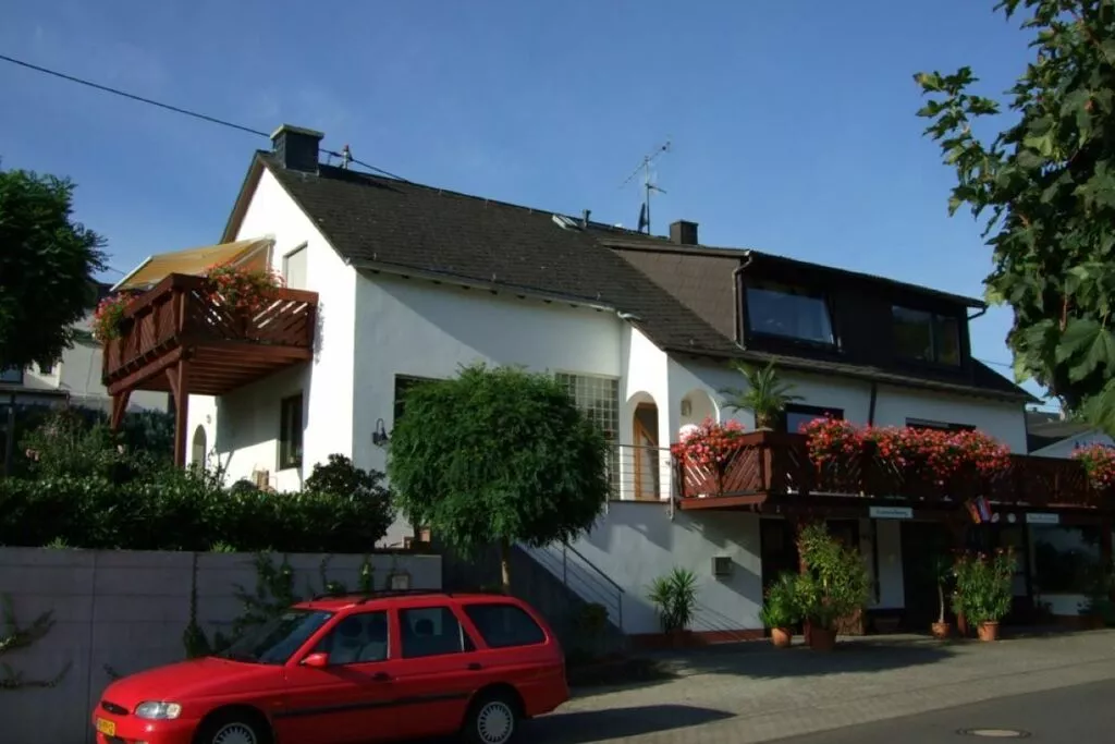 52458-Exterior summer