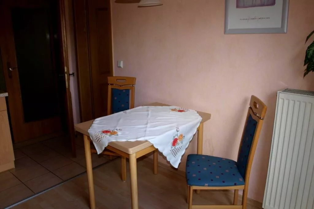 52458-Dining room