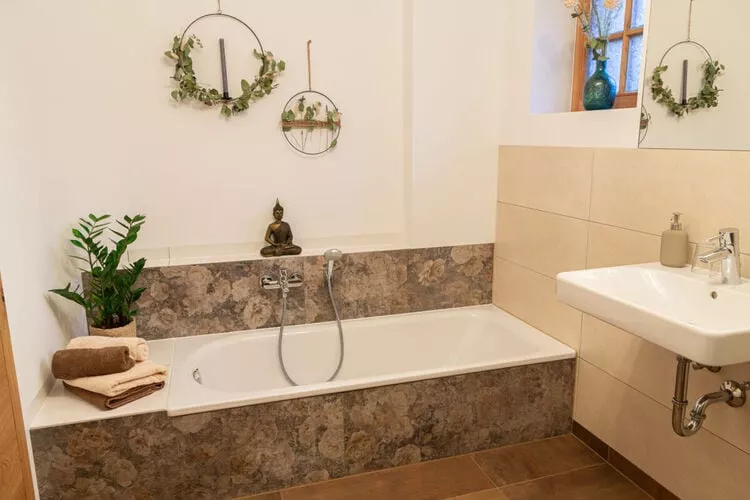 433443-Bathroom