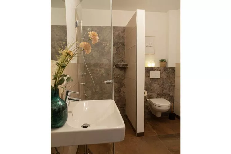 433443-Bathroom