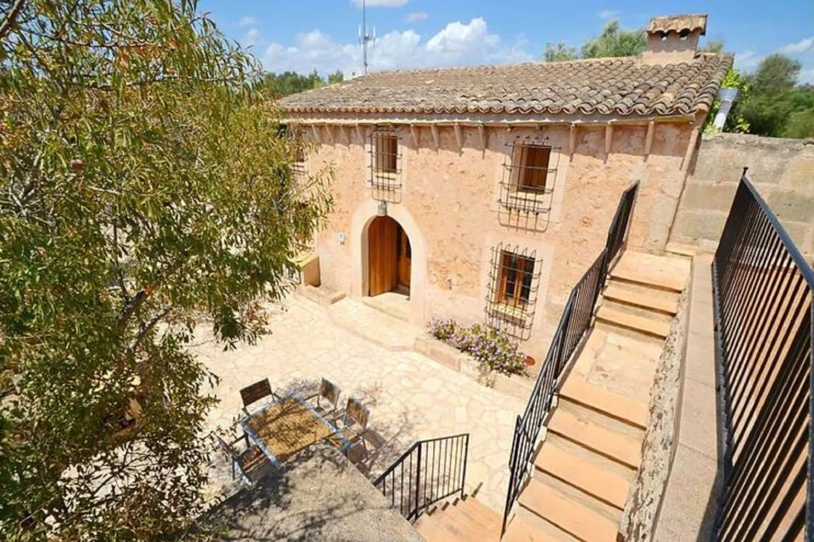 Mascaro-Exterior summer
