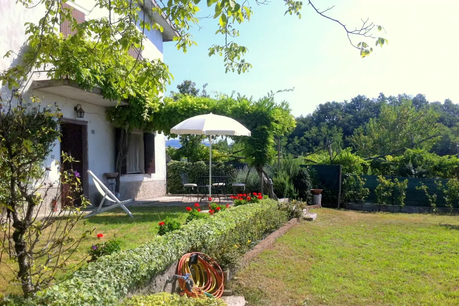 Villetta Pastrengo 3-Gardens summer