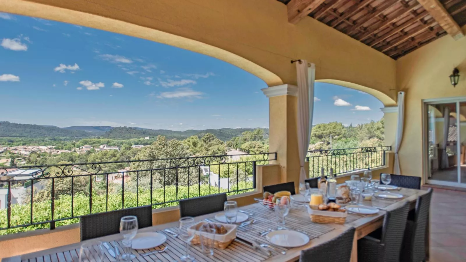 La Parure-View summer