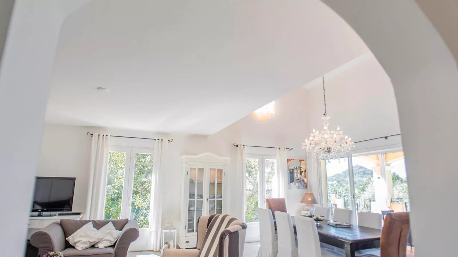 La Parure-Living room