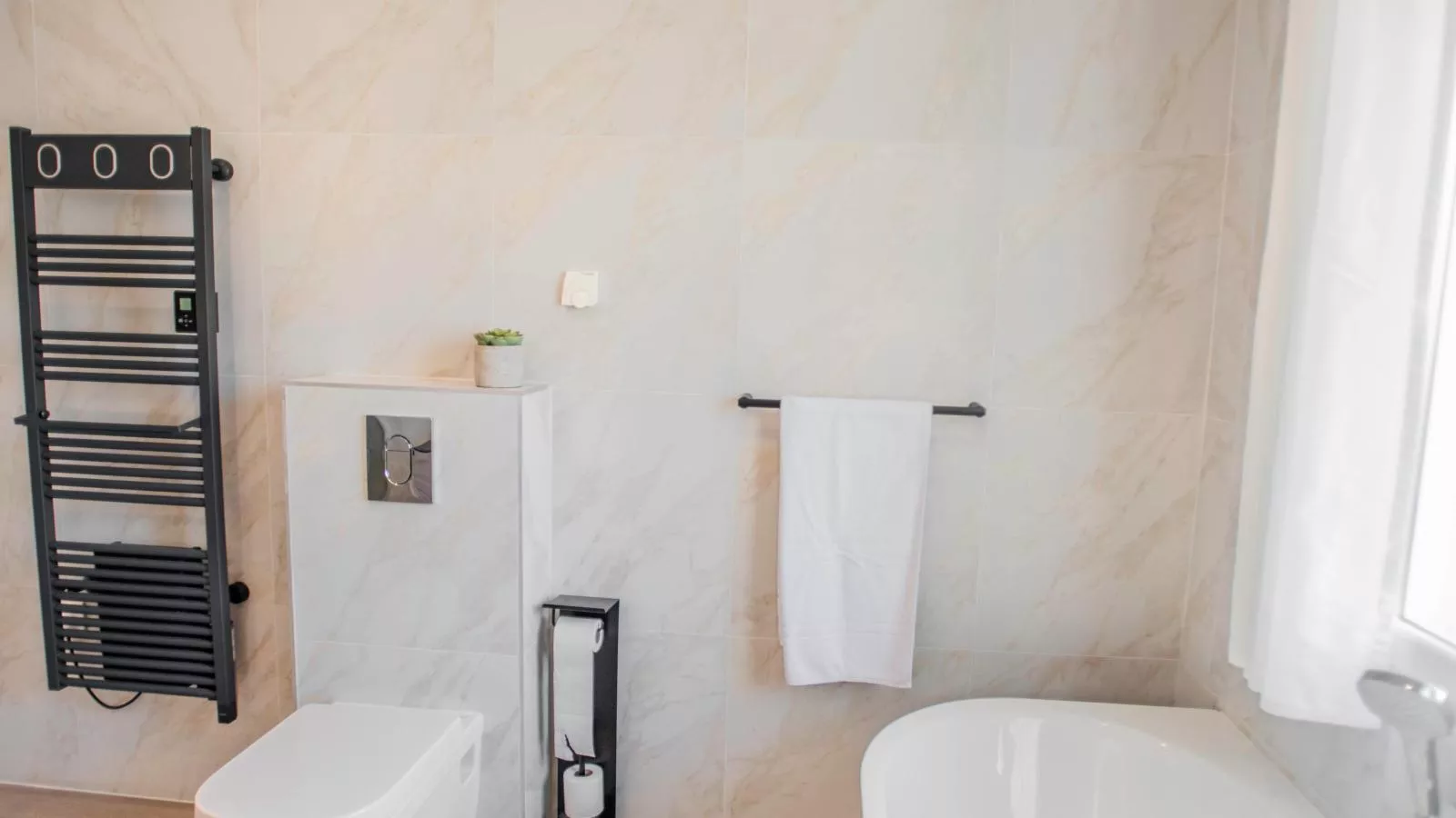 La Parure-Bathroom