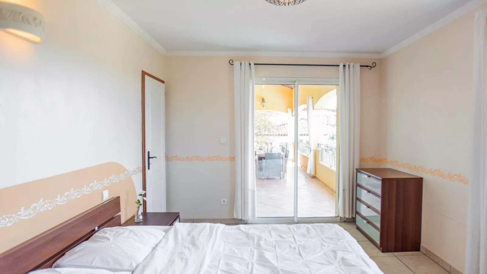 La Parure-Bedroom