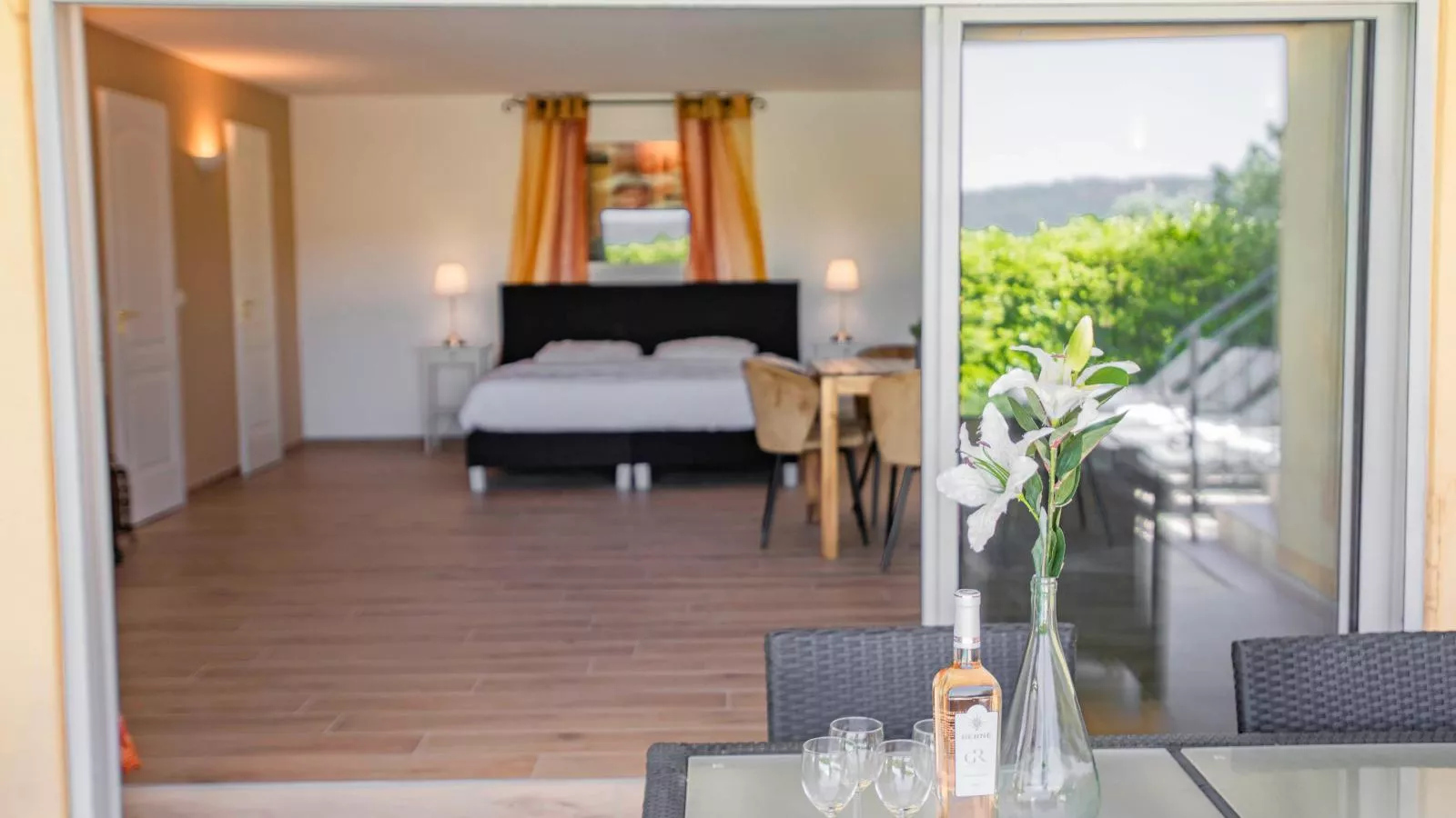 La Parure-Bedroom