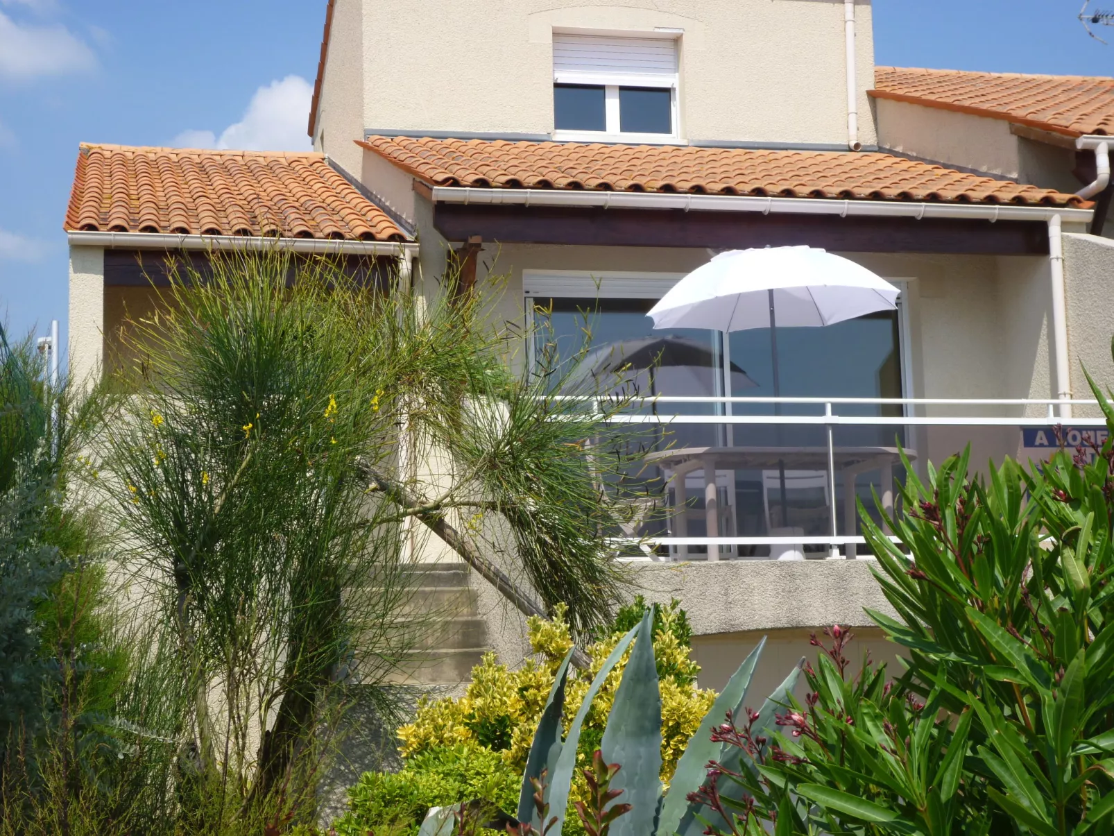 La Grande Côte bis-Outside