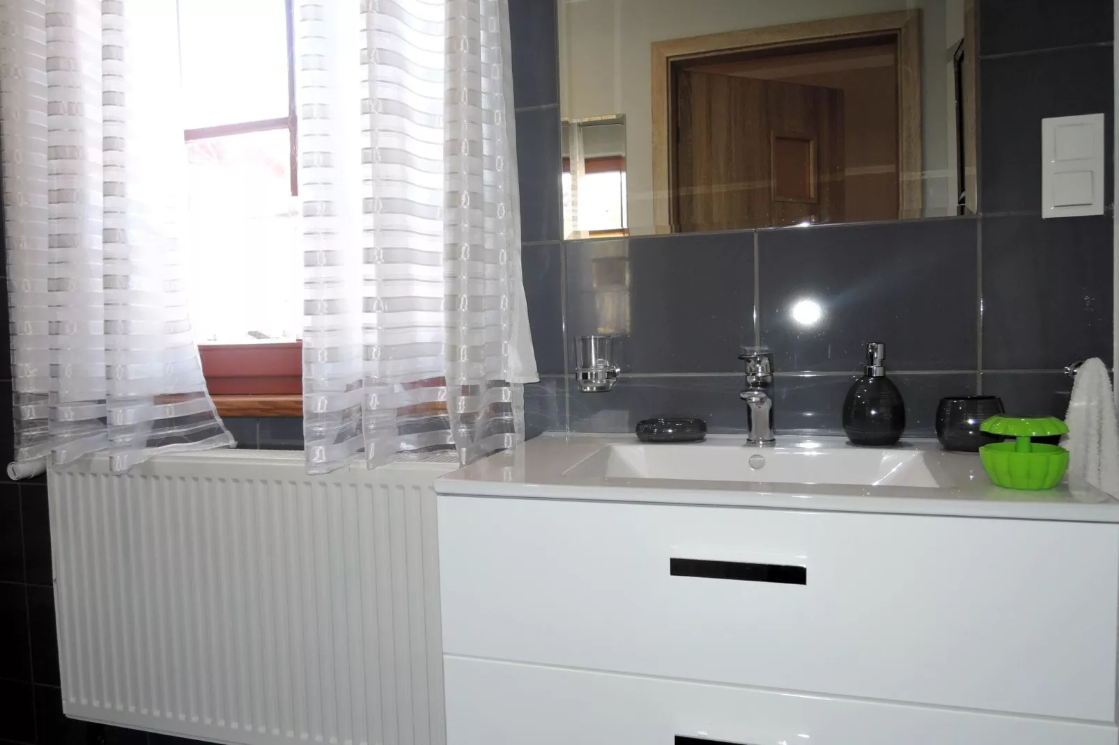 Dom z ogrodem i stawem w Stepnicy-Bathroom