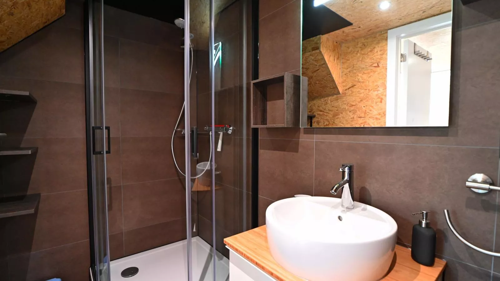 Bois Joli-Bathroom