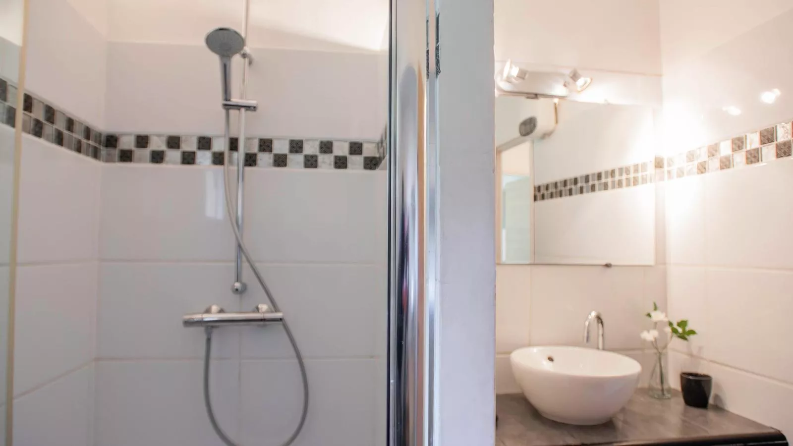Les Myrtes-Bathroom