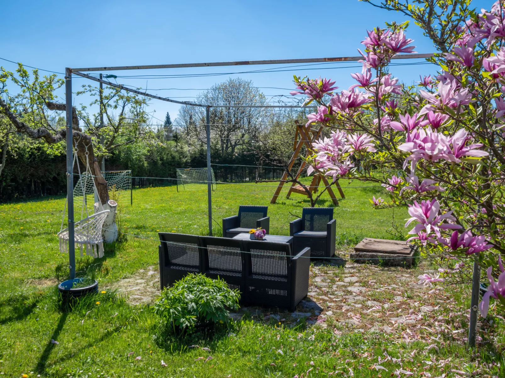 Relax & Play-Outside