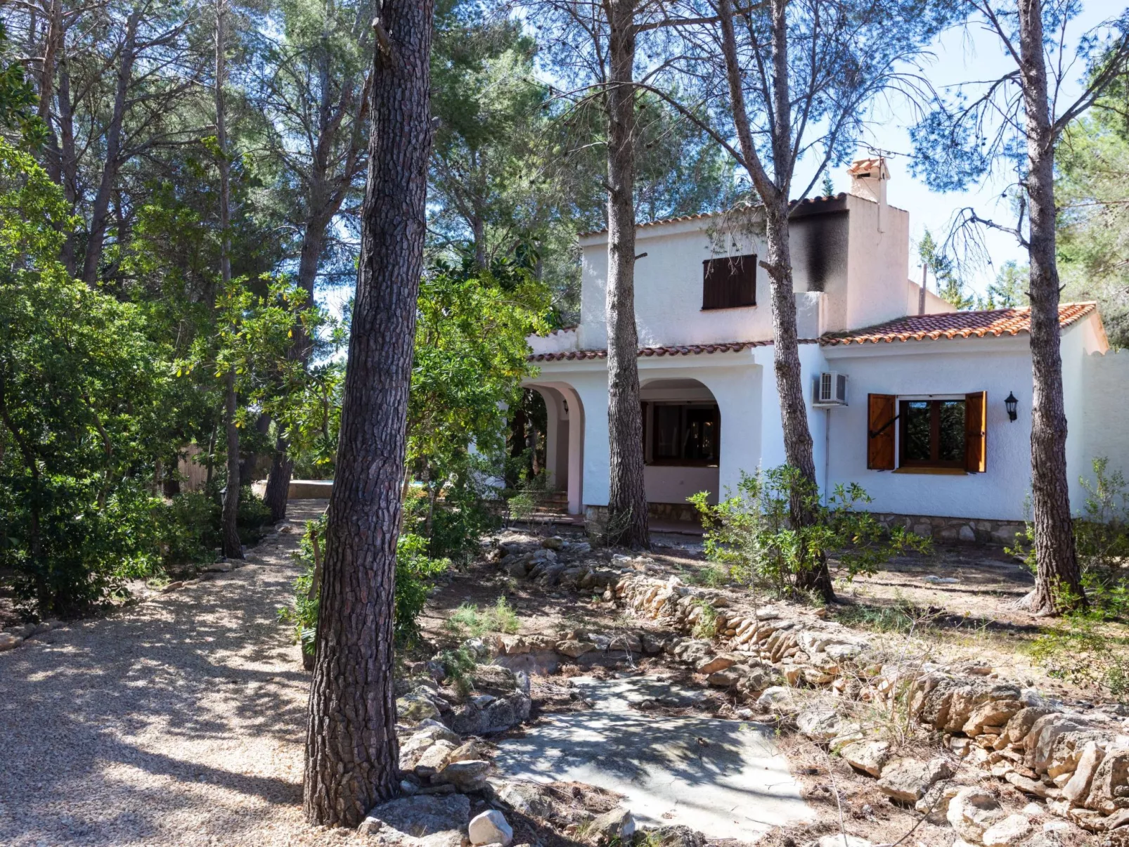 Villa Pinos-Outside