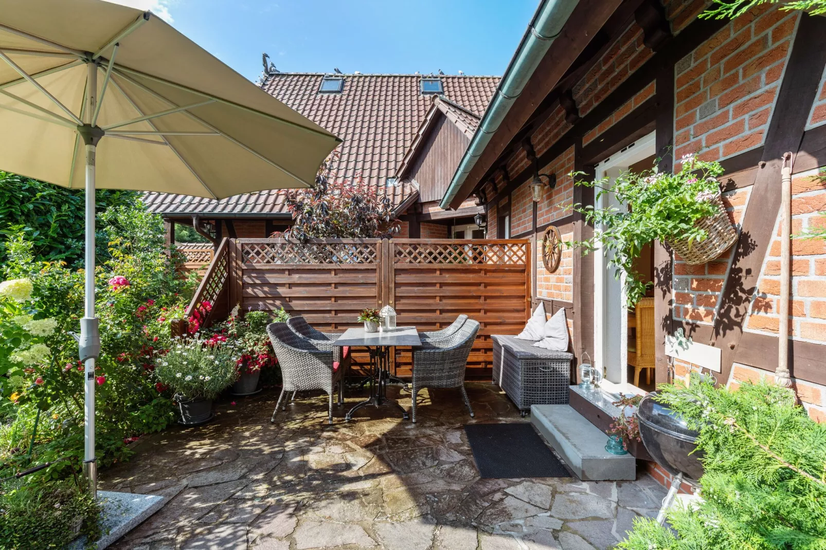 Ferienhaus mit Garten und Terrasse vor Rostock/Warnemünde-Terrace balcony