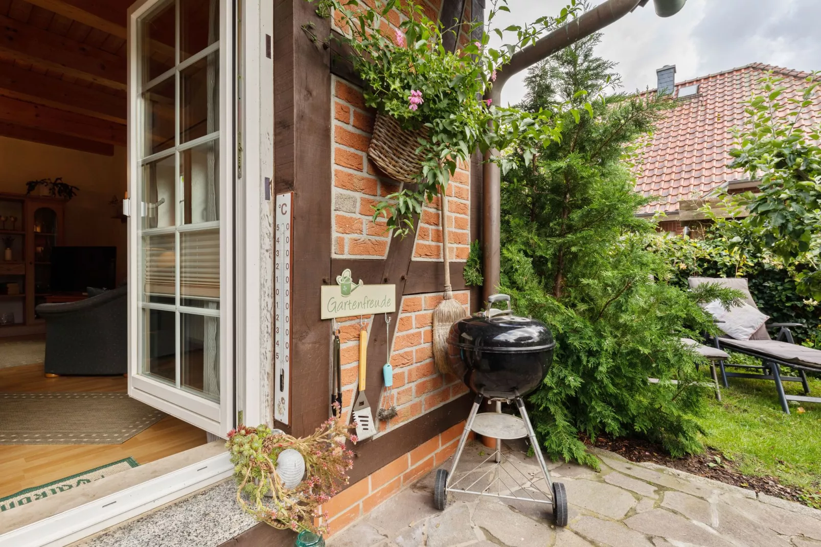 Ferienhaus mit Garten und Terrasse vor Rostock/Warnemünde-Gardens summer