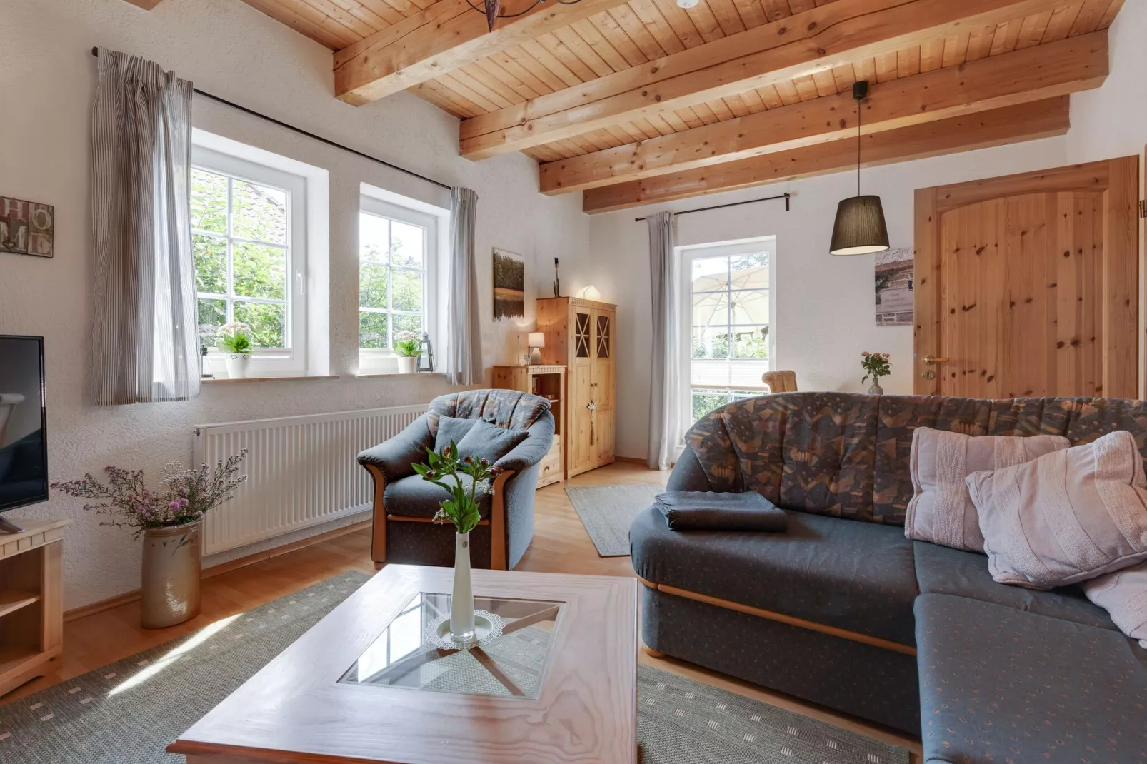 Ferienhaus mit Garten und Terrasse vor Rostock/Warnemünde-Living room