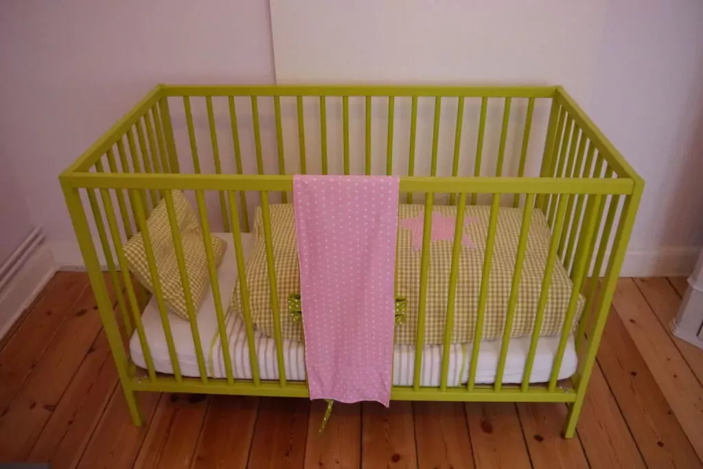 99830-Bedroom
