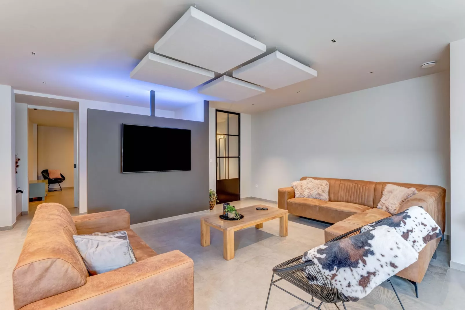 Time 4 Time-Living room