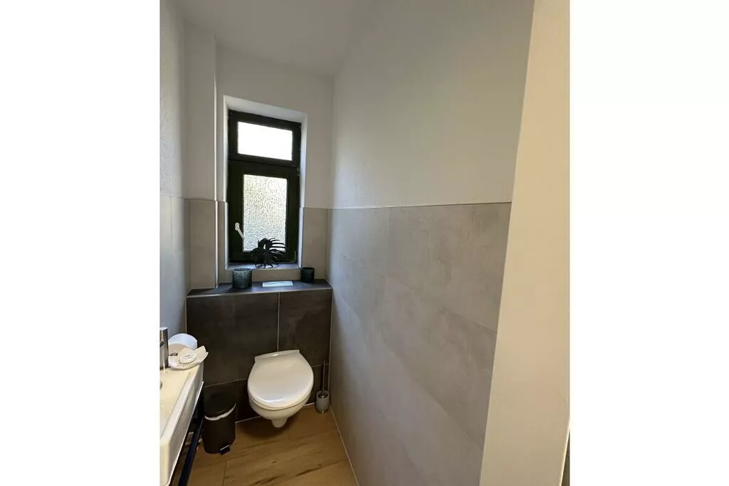 456812-Bathroom