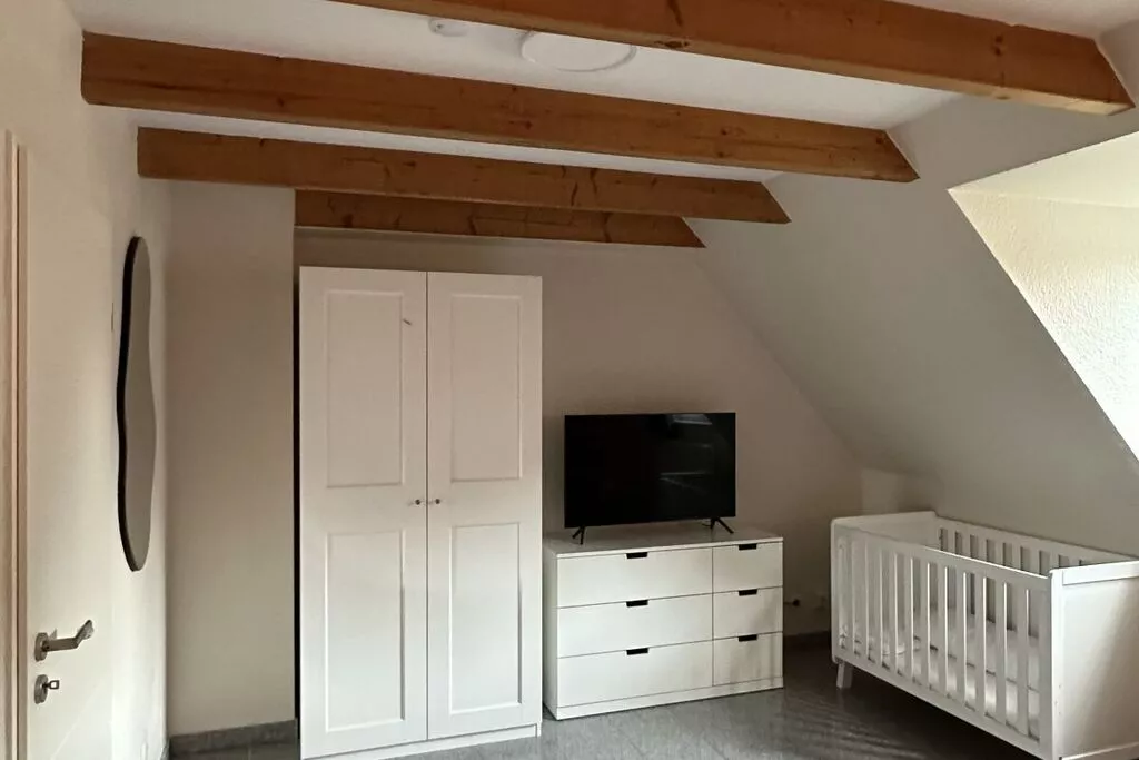 453084-Bedroom